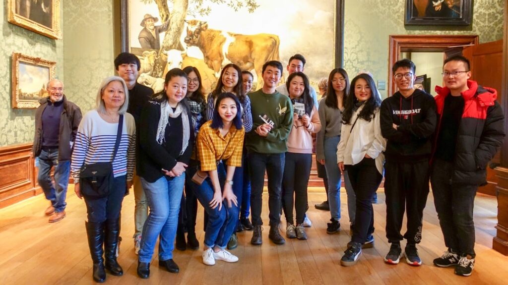 Yan Song (in the green coat) leads a museum tour in Mauritshuis. (Photo provided by Yan Song)